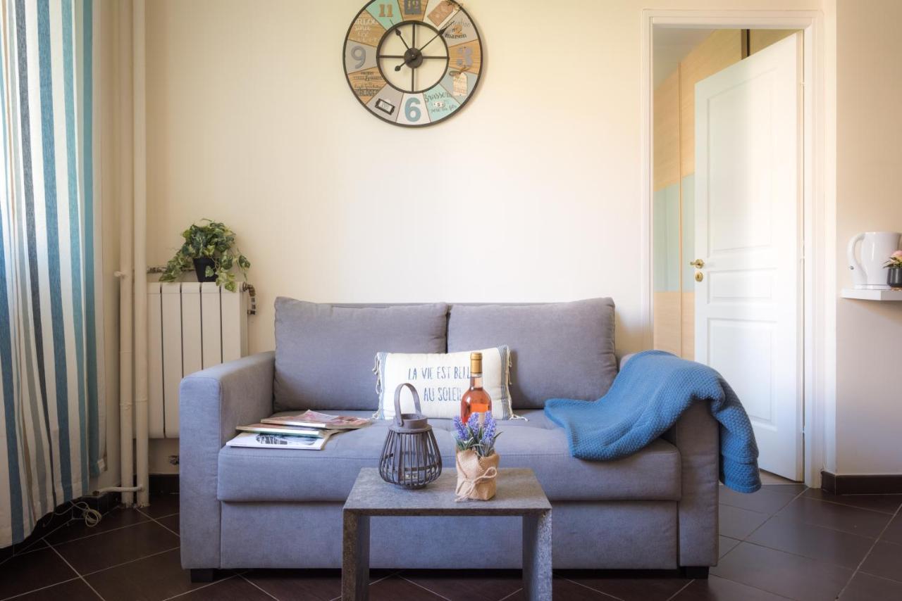 Boutique Center 3 Min Walk , Free Parking *